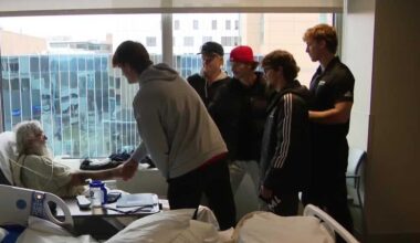 Omaha baseball visits patients at Methodist Hospital