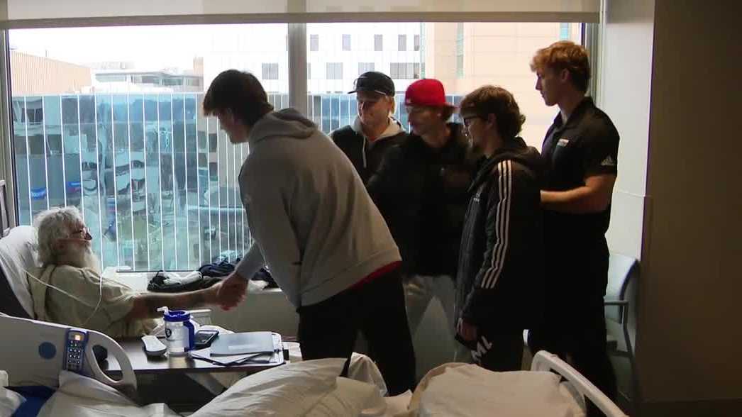 Omaha baseball visits patients at Methodist Hospital