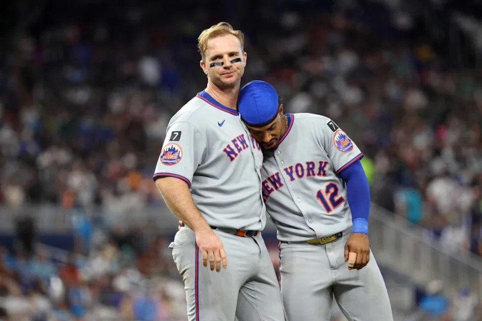 Francisco Lindor #12 of the New York Mets greets Pete Alonso #20 of the New York Mets after Alonso lines out with the bases loaded ending the fifth inning. Charles Wenzelberg/New York Post