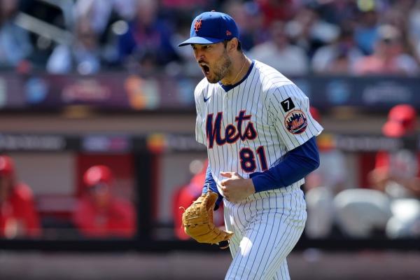 Braves sign reliever Danny Young to 1-year split contract