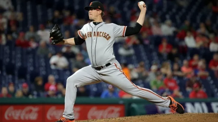 Padres add hard-throwing left-hander D.J. Snelten