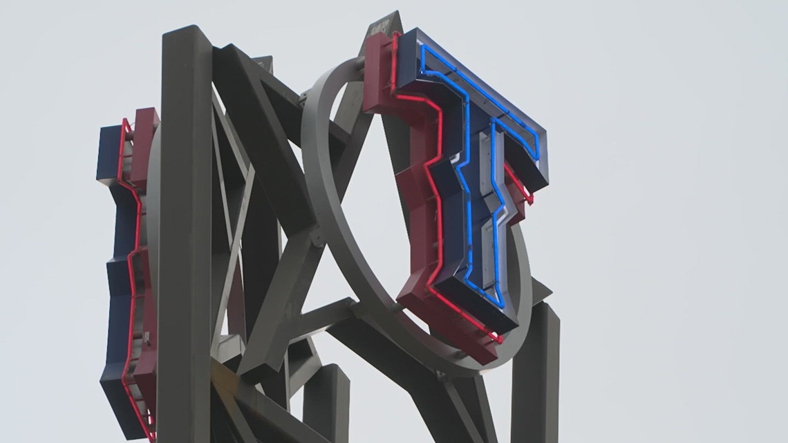 Texas Rangers address needs by signing catcher Danny Jansen and reliever Tyler Alexander