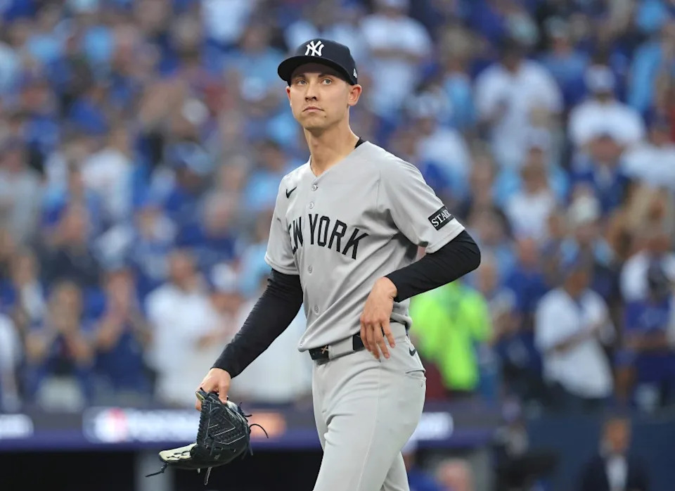 Luke Weaver #30 of the New York Yankees reacts after he is pulled from the game during the 7th inning in a game against the Blue Jays. Charles Wenzelberg/New York Post