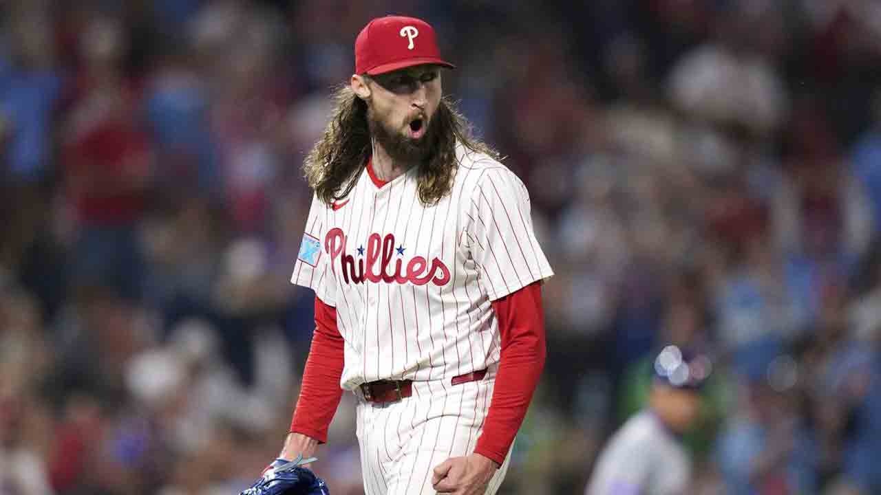 Royals acquire reliever Matt Strahm from Phillies