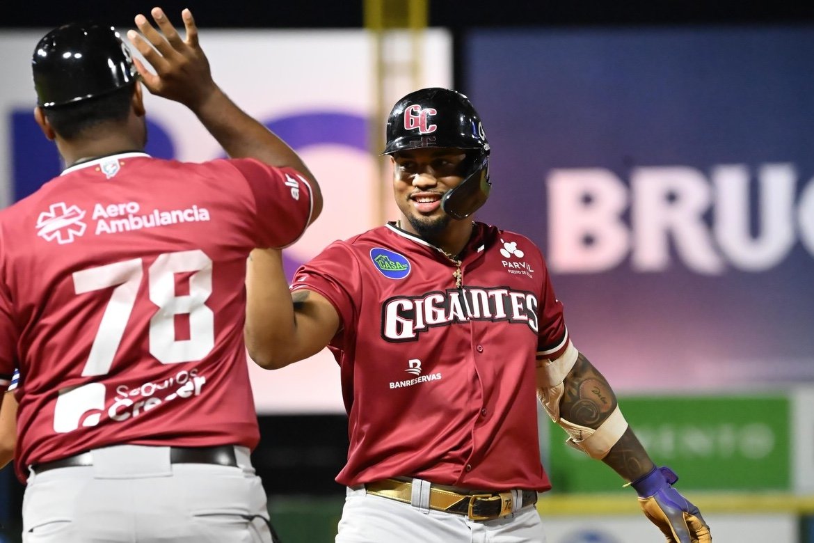 Should Marlins rethink first base plans after Deyvison De Los Santos' winter ball success? - Marlins