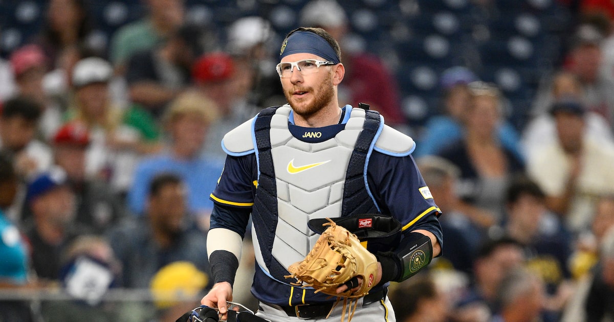 Rapid-firing Rangers get Friday night deals with catcher, pair of relievers