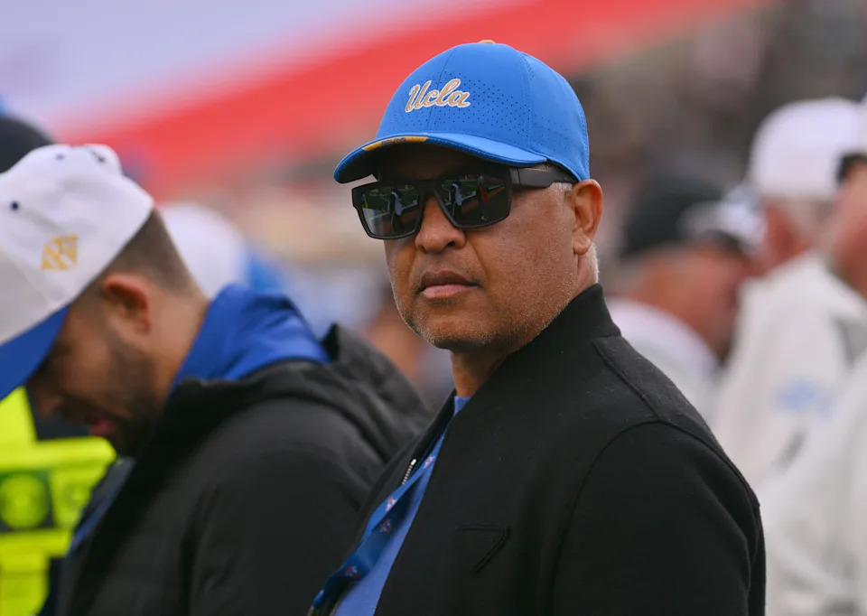 Dodgers manager Dave Roberts at the 2022 Sun Bowl.