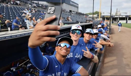 Toronto Blue jays prospect Manuel Beltre takes a selfie with his teammates.