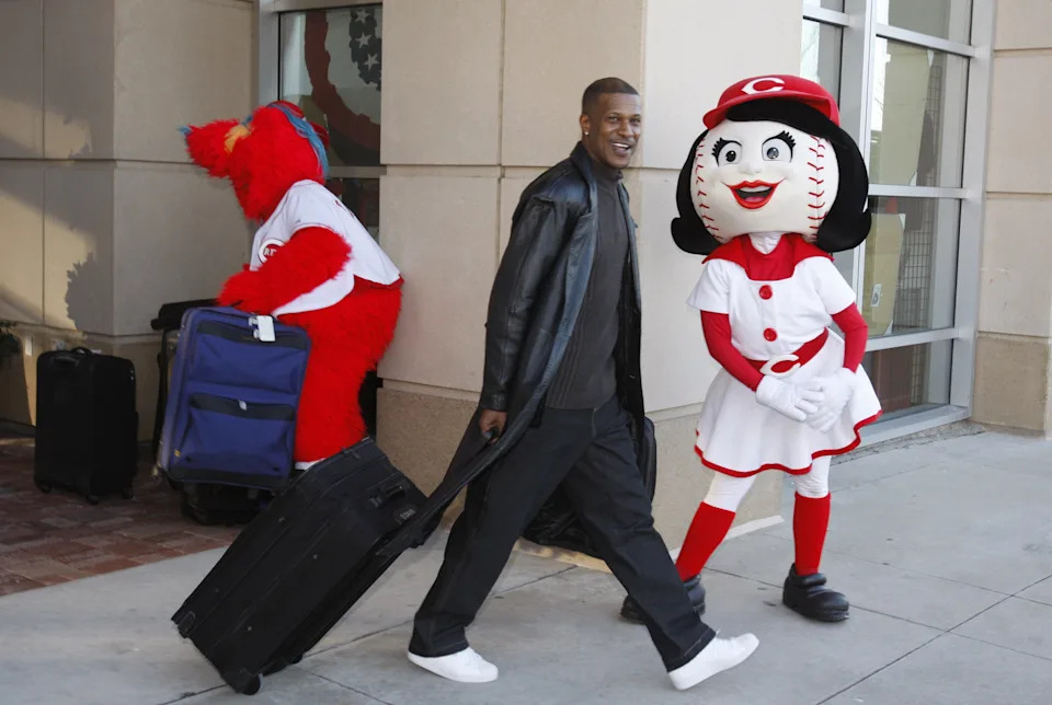 Former Reds outfielder Eric Davis rolls his luggage to the bus for the Reds Caravan