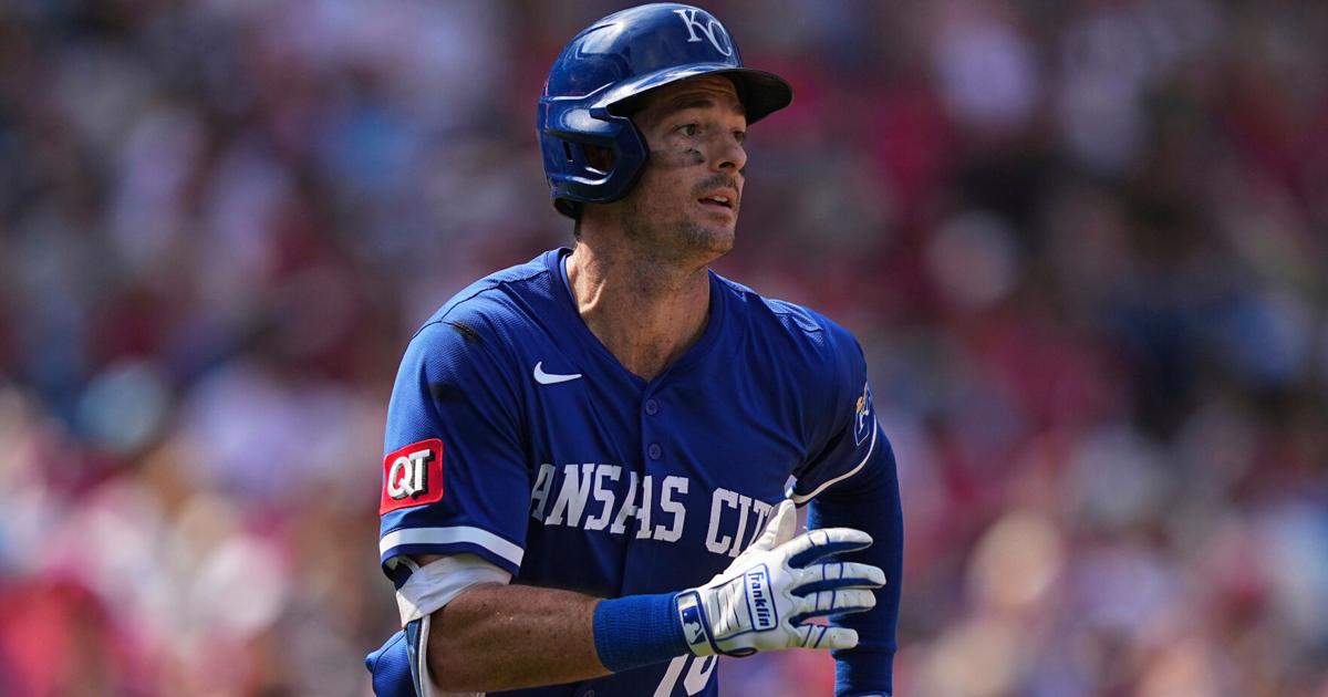 Veteran outfielder Mike Yastrzemski signs a 2-year deal with the Braves |