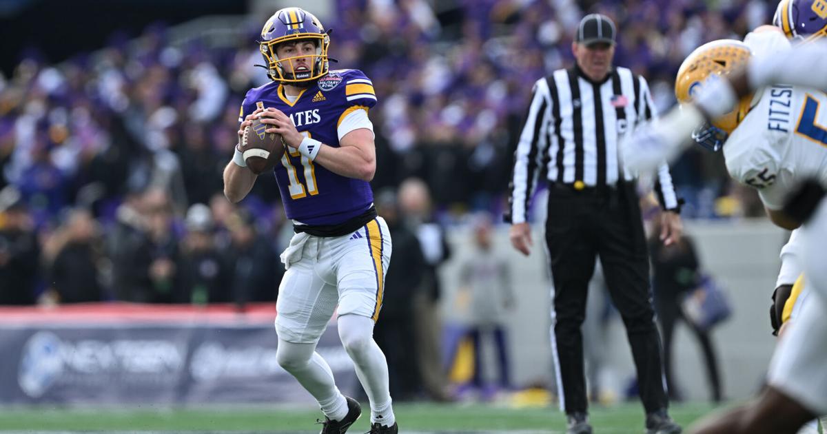 Long ECU touchdown negated by inadvertent whistle, but the Pirates win the Military Bowl anyway | Football