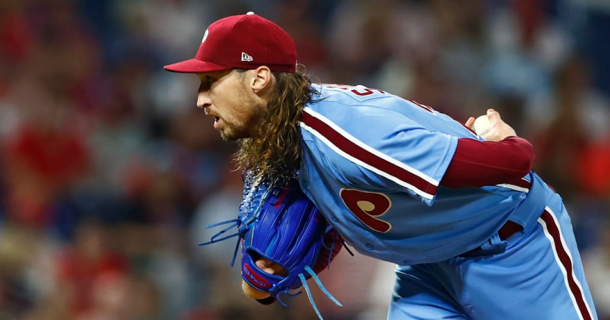 Kansas City Royals acquire LHP Matt Strahm from Philadelphia Phillies