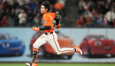 San Francisco Giants outfielder Lee Jung-hoo runs to third base after hitting a triple during the second inning of an MLB game against the Colorado Rockies in San Francisco on Sept. 26. [AP/YONHAP]