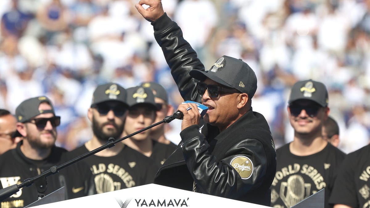 Los Angeles Dodgers manager Dave Roberts helped UCLA land Bob Chesney