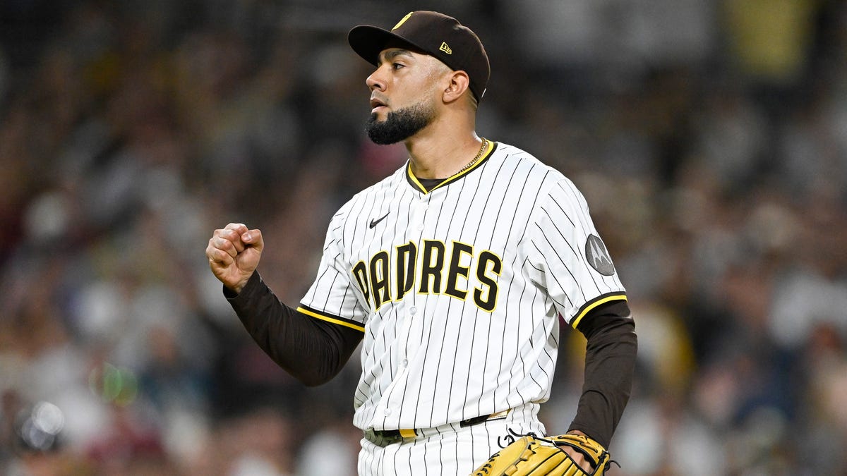 Robert Suarez signing gives Braves more bullpen depth