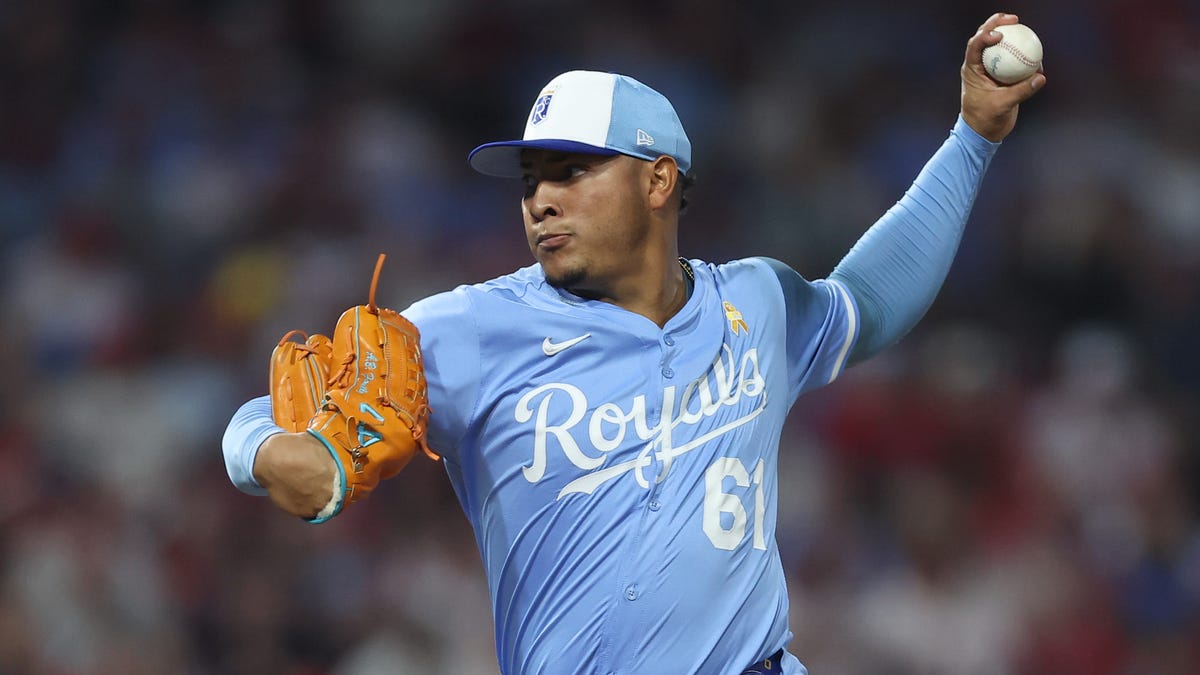 Brewers trade Isaac Collins and Nick Mears to Royals for Angel Zerpa