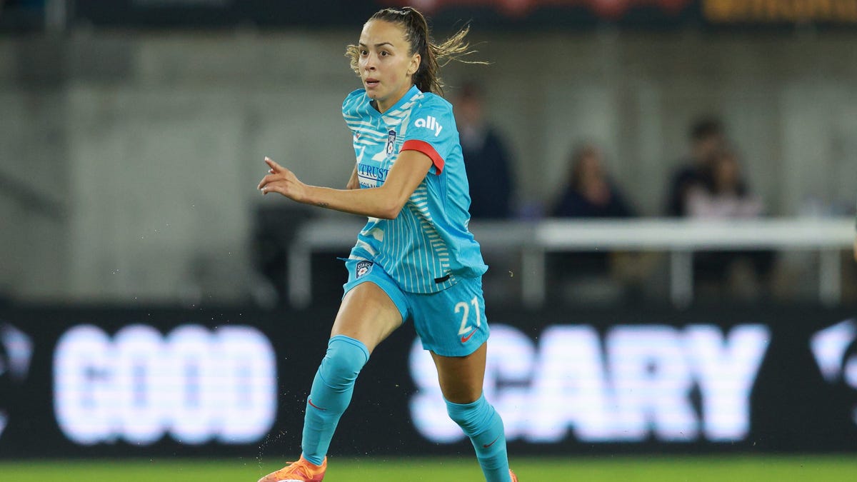 Chicago midfielder Grosso announces engagement to Astros star Pena