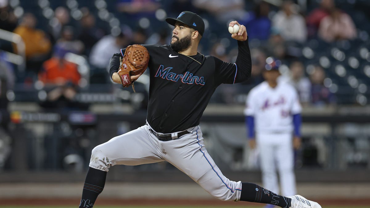 Detroit Tigers sign Enmanuel De Jesus to minor-league contract