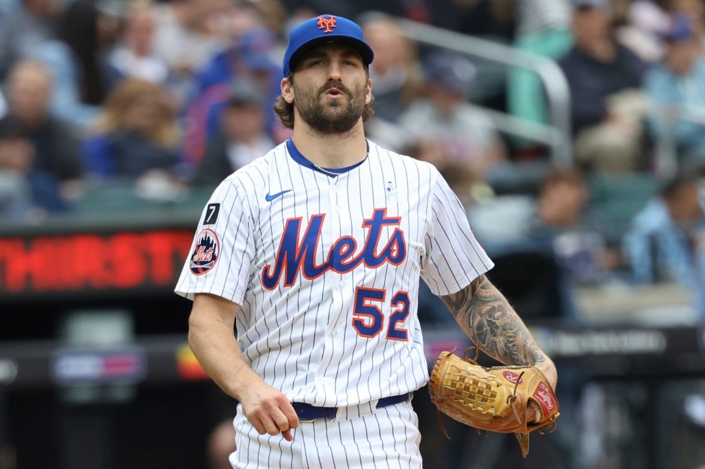 Padres sign former Mariners, Mets reliever to 1-year deal