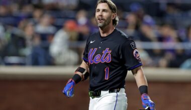 Mets trade Jeff McNeil, cash for minor league pitcher: source