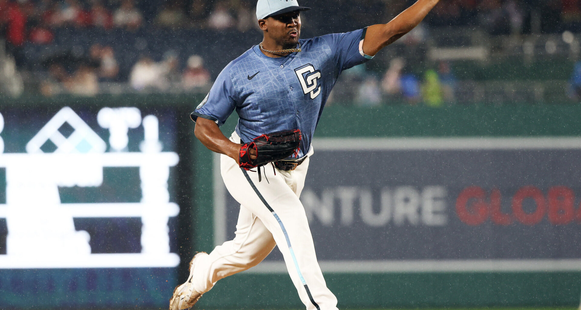 Mariners acquire left-handed reliever Jose A. Ferrer in a trade with the Nationals