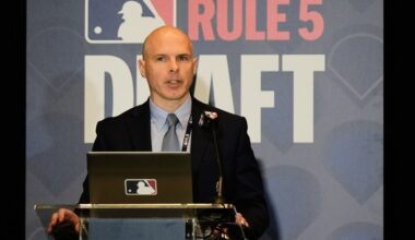 Red Sox acquire reliever from A's, lose prospect to White Sox