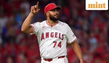 Kenley Jansen celebrates the victory.