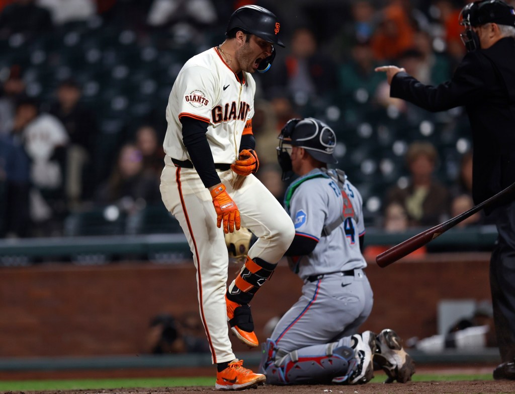 Giants' Schmitt has wrist surgery, not expected to miss spring training