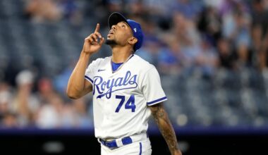 Royals bring back reliever Jose Cuas on minor league deal