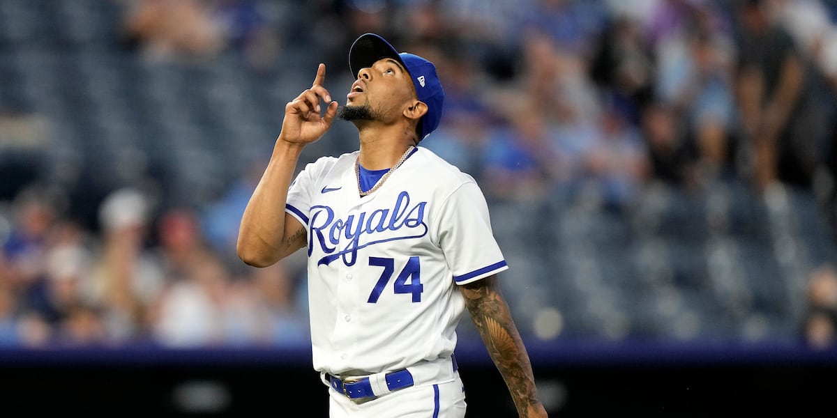 Royals bring back reliever Jose Cuas on minor league deal