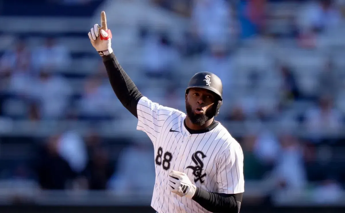 Phillies' latest report could clear the air on outfield doubts amid Luis Robert Jr. trade rumors