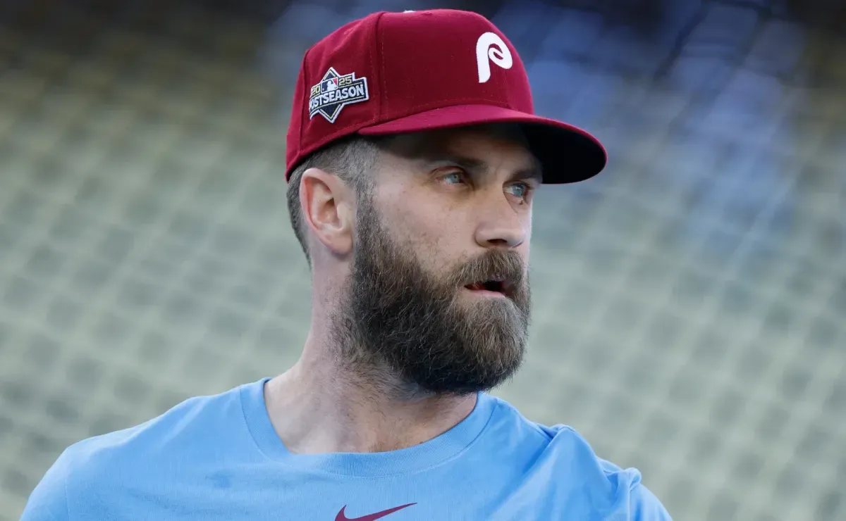 Bryce Harper wears a two-word jersey that may send a message to the Phillies front office