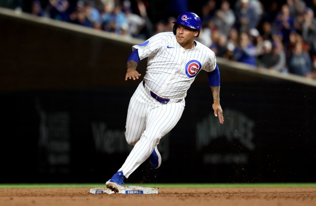 Moisés Ballesteros rounds second base against the Mets on Sept. 24, 2025, at Wrigley Field. (Chris Sweda/Chicago Tribune)
