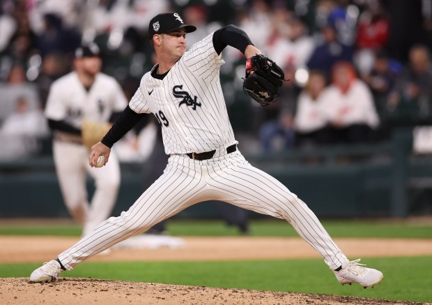 Chicago White Sox relief pitcher Jordan Leasure delivers in the eighth inning of a game against the Miami Marlins at Rate Field in Chicago on May 10, 2025. (Chris Sweda/Chicago Tribune)