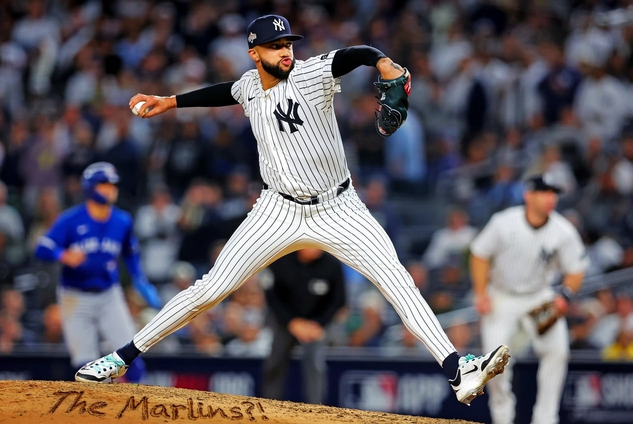 Mets Steal Yankees' Bullpen Anchor on Fresh 3-Year Deal