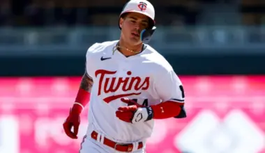 Padres quietly sign Jose Miranda to minor league deal