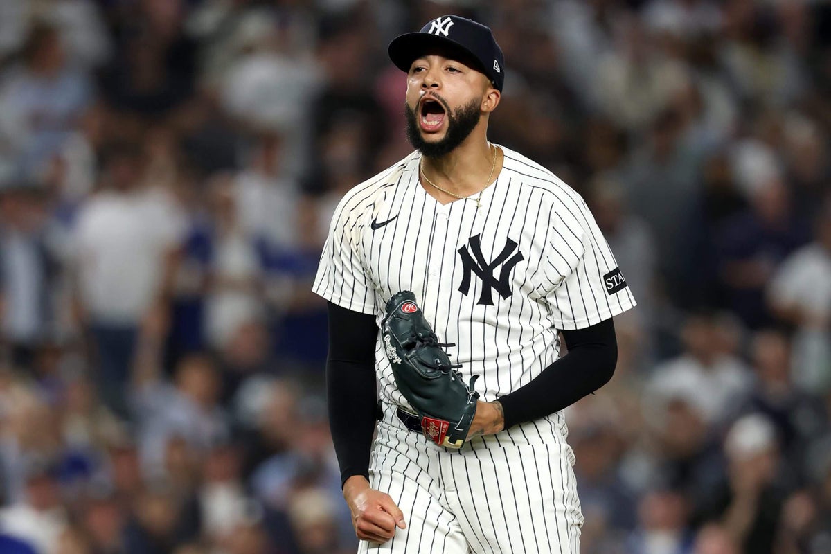 Devin Williams calls out Yankees fans on social media after signing with Mets