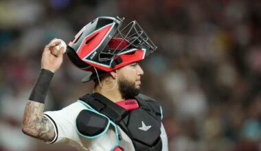 Texas Rangers agree to deal with another veteran catcher