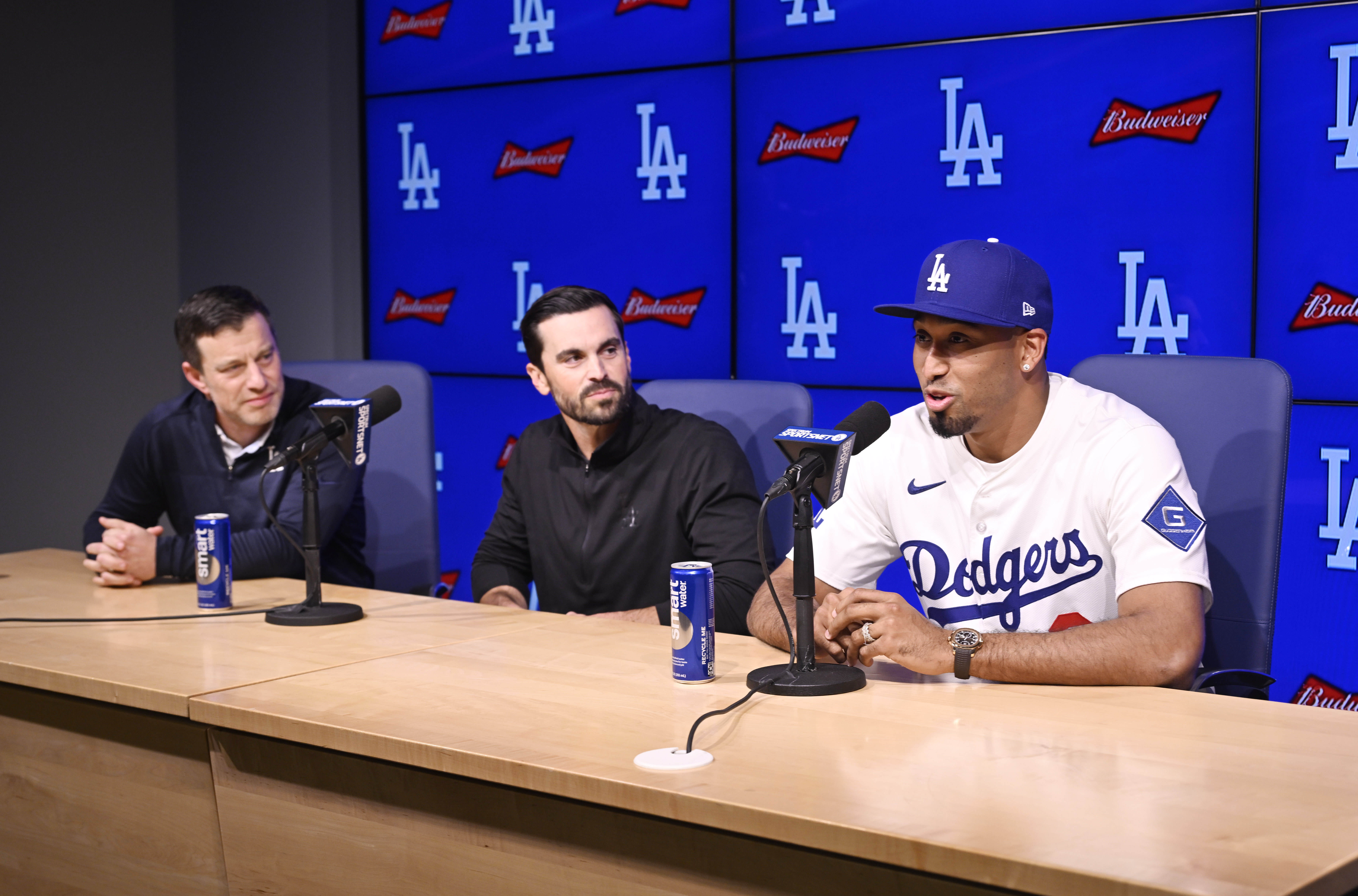 Newly signed Dodgers relief pitcher Edwin Diaz speaks to the...