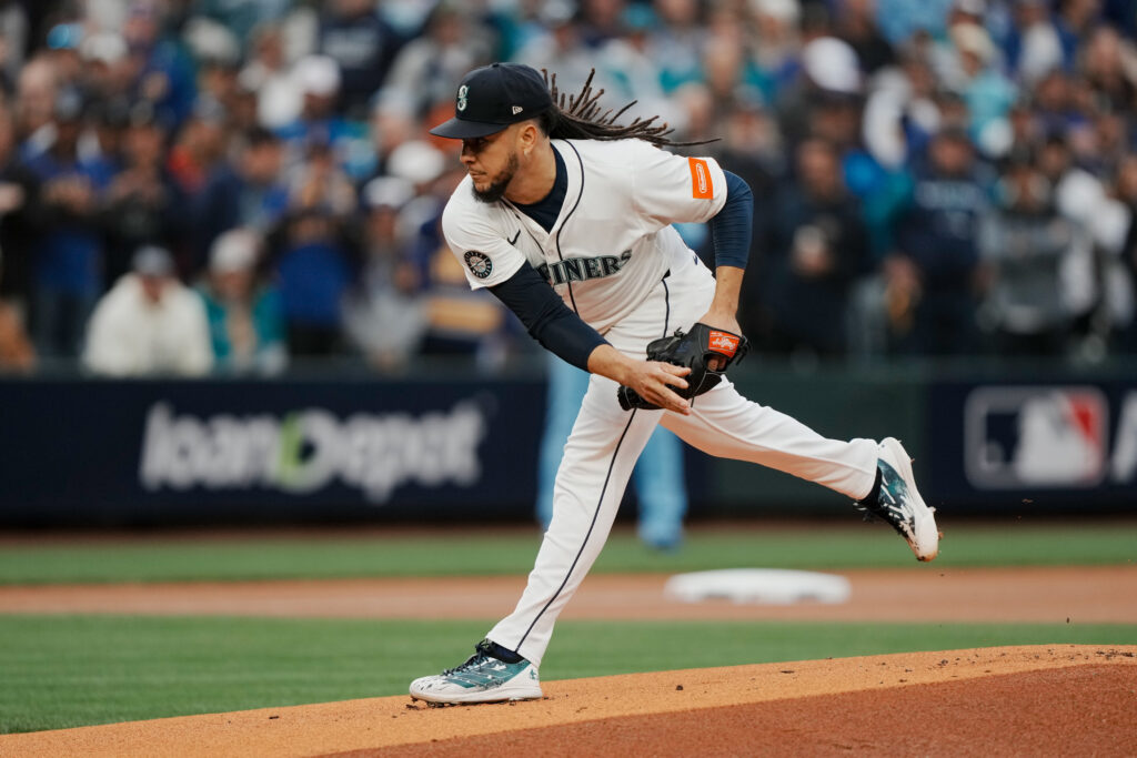Mariners Not Planning To Trade Luis Castillo