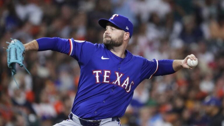 Red Sox reportedly interested in reliever Danny Coulombe