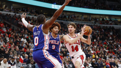 Nov 4, 2025; Chicago, Illinois, USA; Chicago Bulls forward Matas Buzelis (14) drives to the basket against Philadelphia 76ers guard Kelly Oubre Jr. (9) and guard Tyrese Maxey (0) during the first half at United Center.