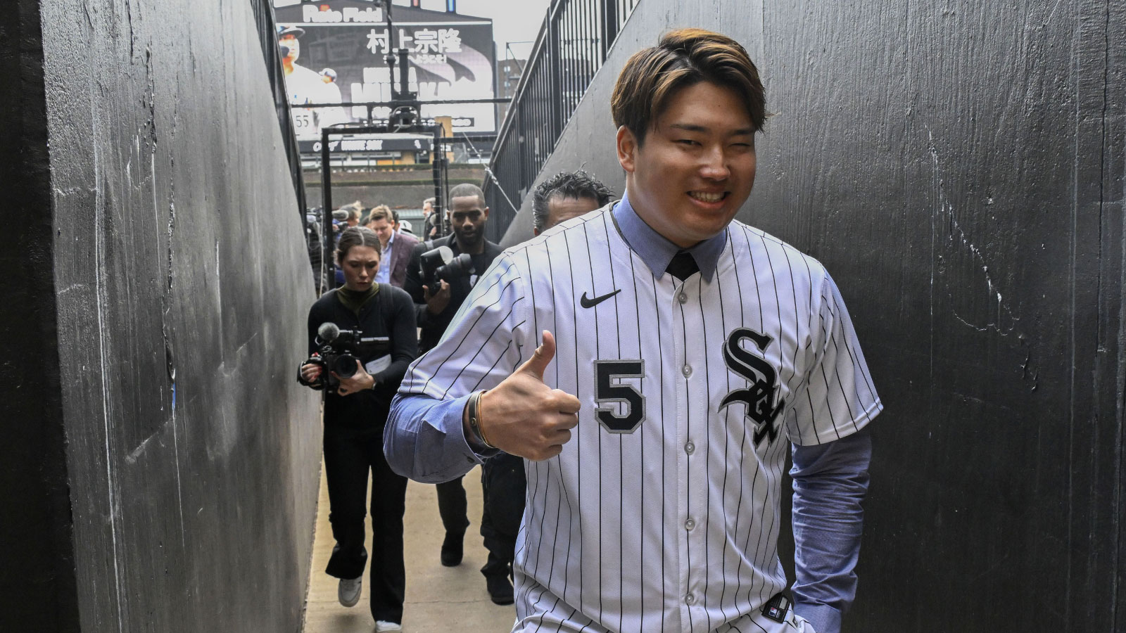 New Chicago White Sox player Munetaka Murakami gives a thumbs up after a press conference where he was introduced at Rate Field.