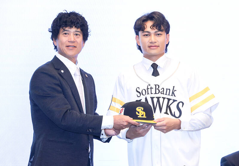 Taiwan’s Hsu signs for Hawks