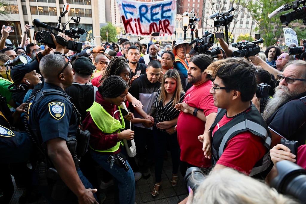 August 25, 2025 — Kilmar Abrego Garcia, center, and his wife, Jennifer, walk into the George H. Fallon Federal Building in downtown Baltimore on Monday, August 25, 2025.