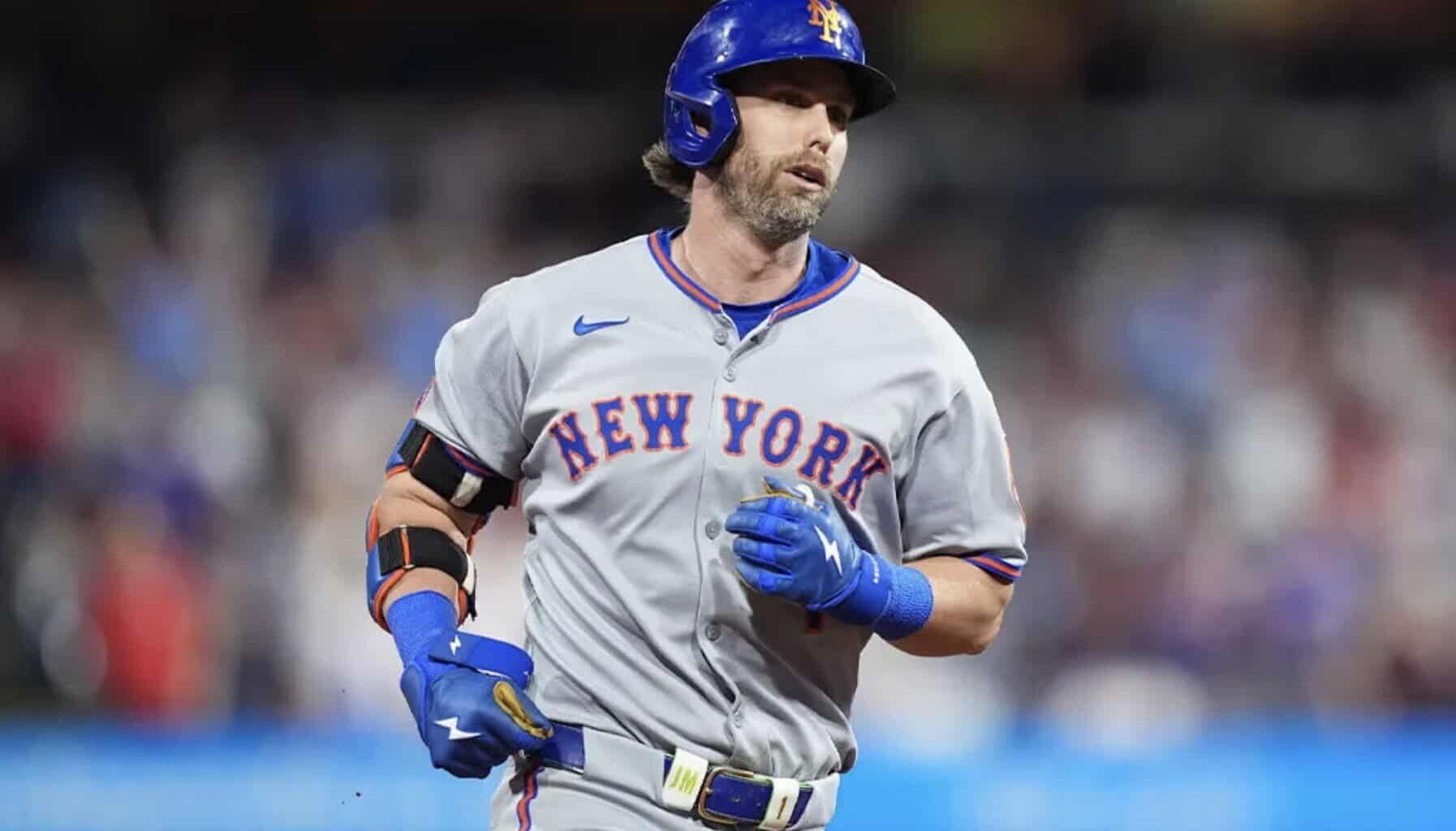 Mets’ Jeff McNeil Says Goodbye to New York as Longest Tenured Met Departs Flushing