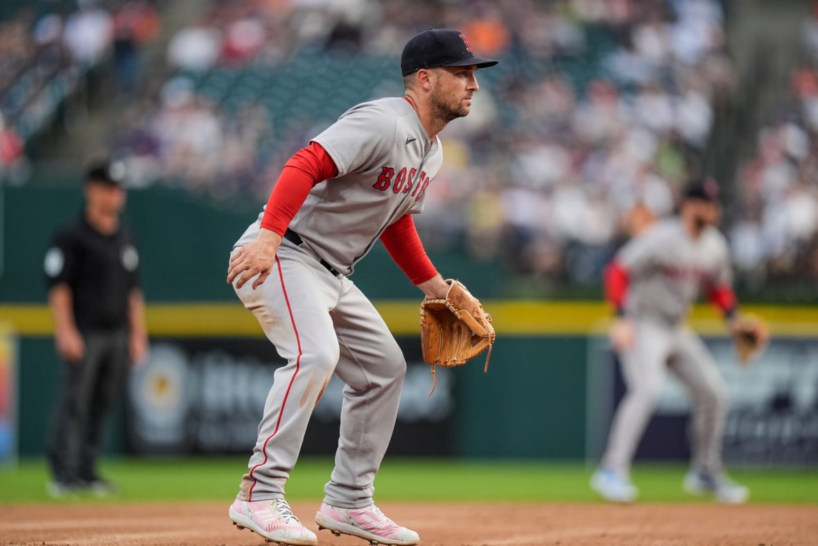 Latest update on Detroit Tigers' pursuit of Alex Bregman in 2025