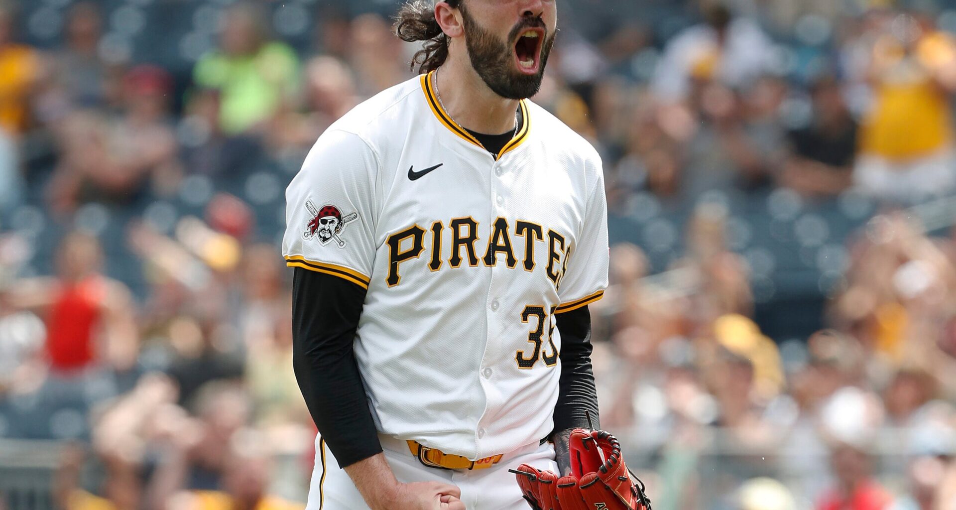 Guardians Sign High-Leverage Relief Pitcher