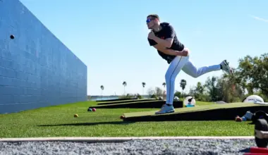 Phillies pitcher leaves MLB to sign contract in Korea's KBO image