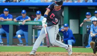 Dodgers Remain Interested in 2 Strong Defenders on Trade Market